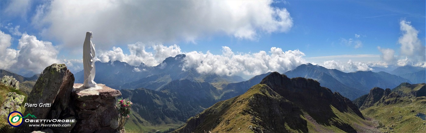 40 Alla bianca Madonnina del Pietra Quadra (2356 m) -G.E.M. (Gruppo Escursionisti Mozzo).jpg